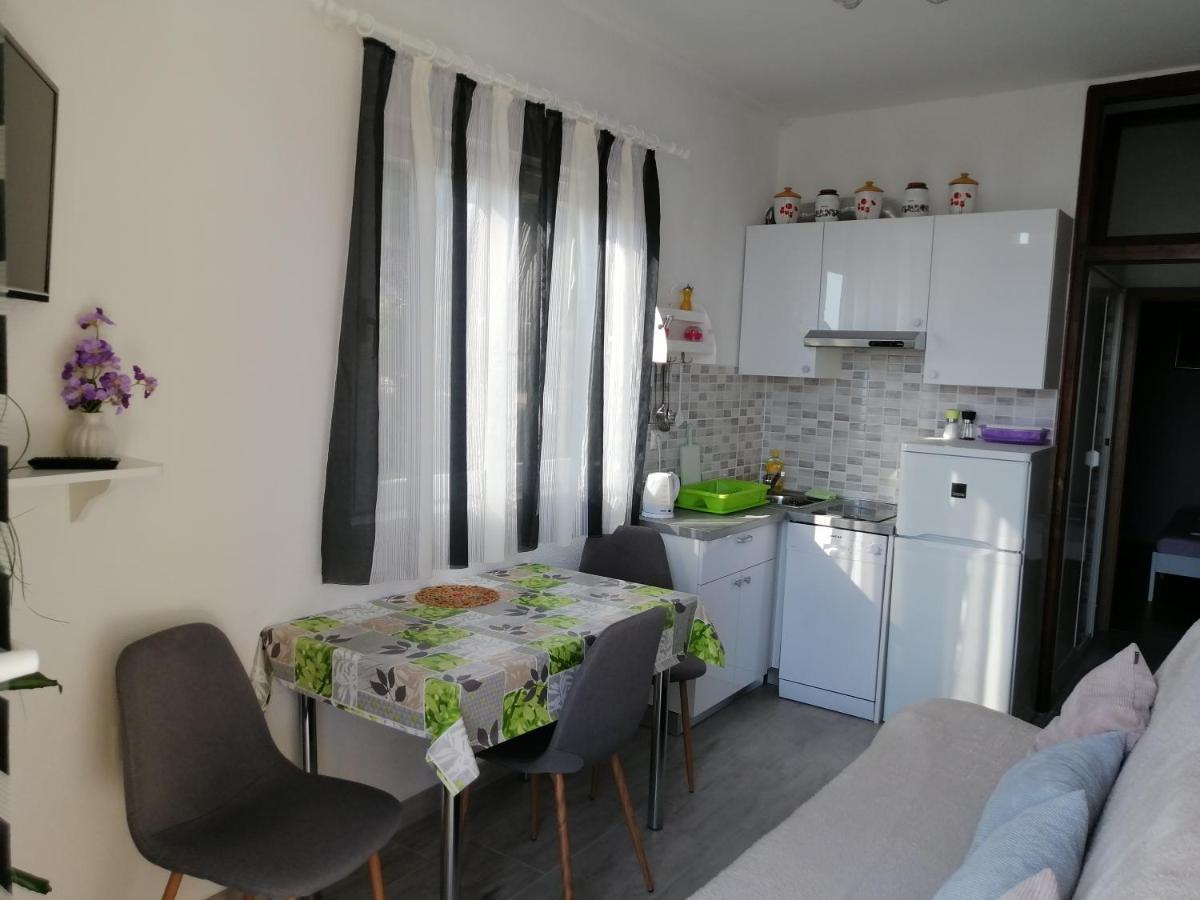 Maja Lägenhet Makarska Exteriör bild